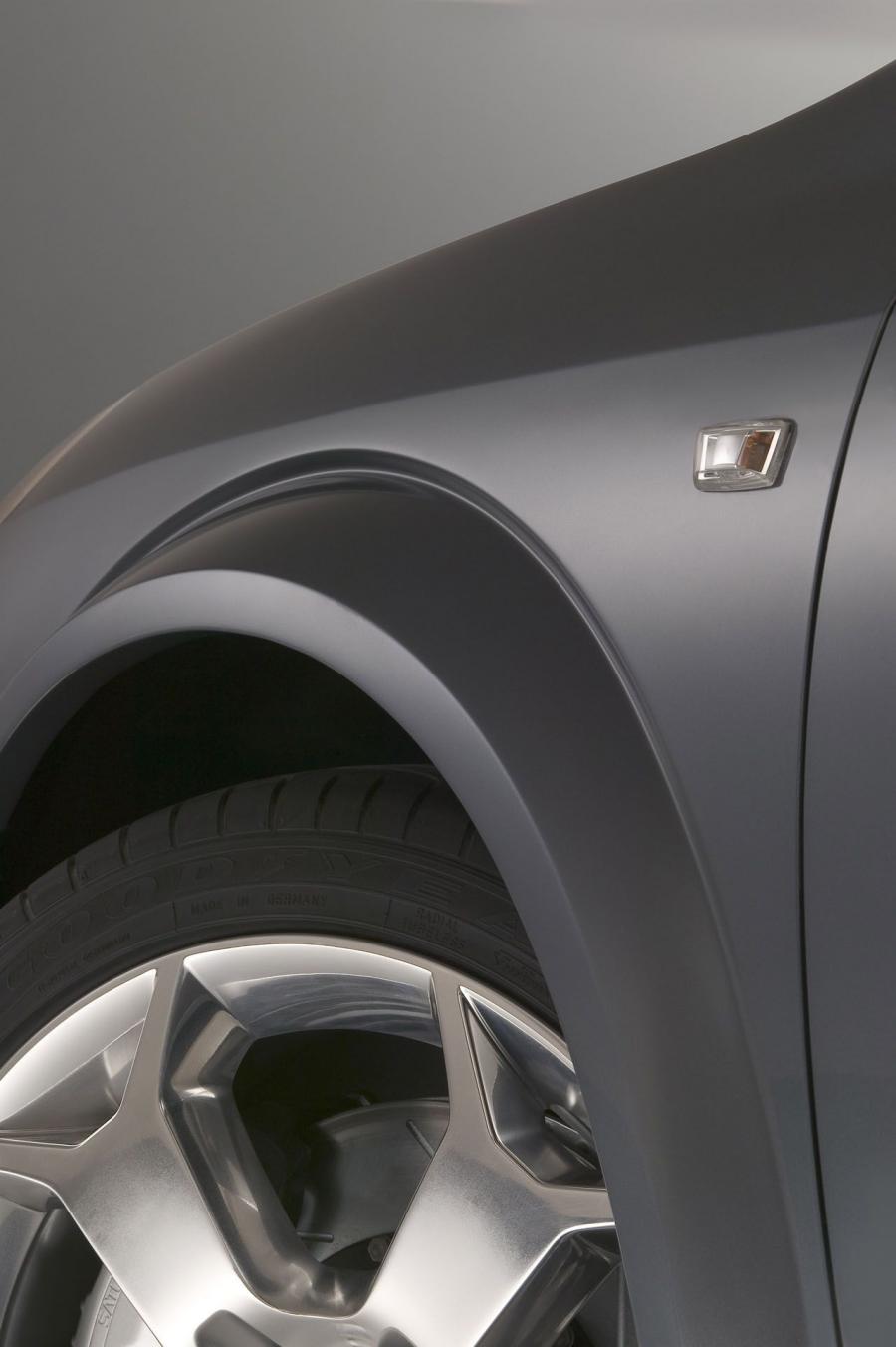 Детали экстерьера Saturn Aura Concept 2005 года  (фото 8 из 15)